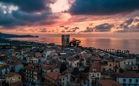 Casa Tranquilla E Luminosa Con Terrazzo A Due Passi Dal Mare